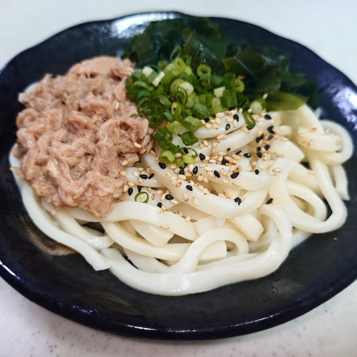 【簡単すぐ出来る】ツナとわかめの冷やし混ぜうどん